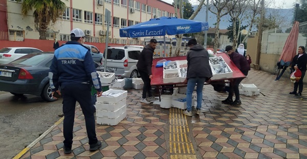 HBB zabıtasından kaldırım denetimi