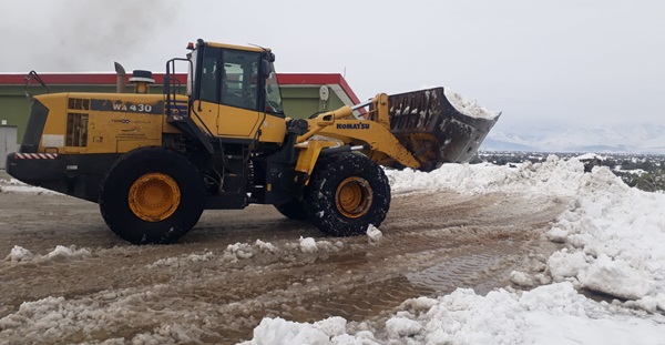 AKOM ekipleri karla mücadeleye devam ediyor