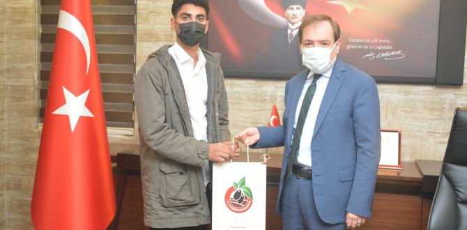 Kaymakam Gümrükçü, Hatay birincisi Yusuf Ali’yi ağırladı