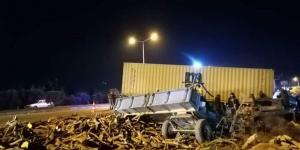 Hatay’da tır, traktöre çarptı, sıkışan sürücü kurtarıldı