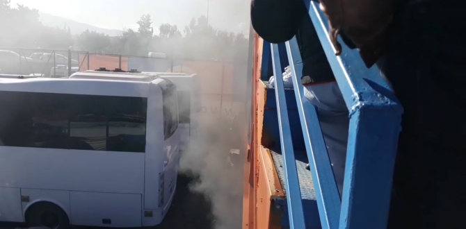 Soyunma odasında yangın çıktı, futbolcular sahada kaldı