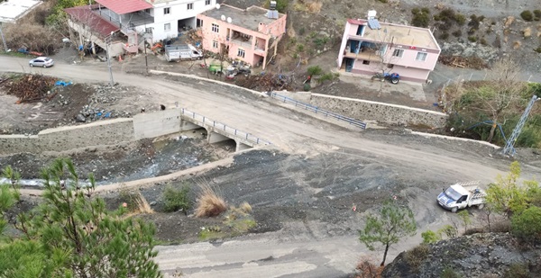 İLÇELER ARASI YOLDA ÇALIŞMALAR HIZ KAZANDI