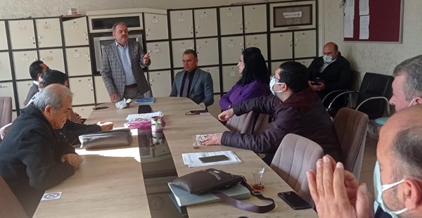 Bayrakdar eğitimcilerle gündemi değerlendirdi