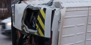 Yolcu otobüsü ile öğrenci servis çarpıştı: 16 yaralı