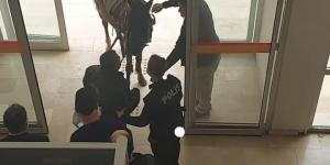Atıyla kaymakamlık binasına girmeye çalıştı