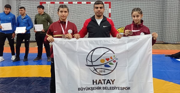 Hatay Büyükşehir Belediyesporlu güreşçilerden üstün başarı