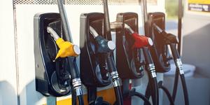 Benzin ve motorine yapılan son zam iptal edildi