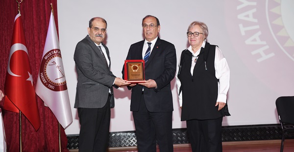 Veteriner Fakültesi Öğretim Üyesi Prof. Dr. Fuat Odabaşı İçin Emeklilik Töreni Düzenlendi