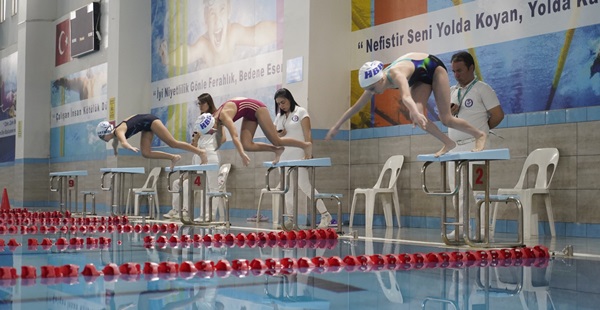 HBB’nin spor kompleksi kapılarını minik yüzücüler için açtı