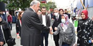 BAŞKAN YILMAZ’DAN, KADINLAR GÜNÜ’NE ÖZEL ÇİÇEK TAKDİMİ