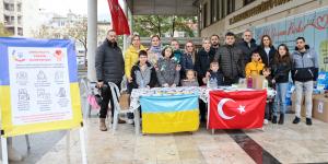 İskenderun’da yaşayan Ukraynalı kadınlar ülkeleri için yardım kampanyası başlattı