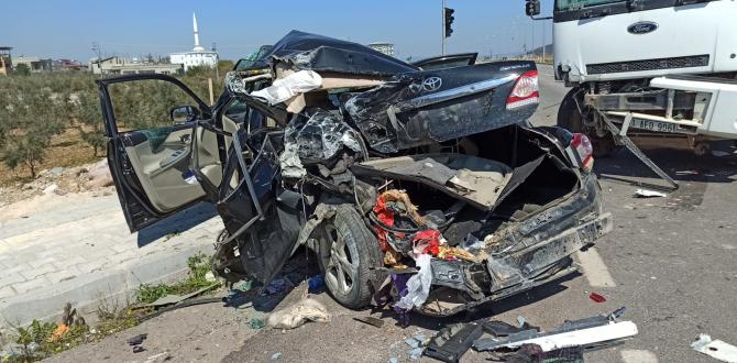 Hatay’da kamyon ile otomobil çarpıştı: 5 yaralı