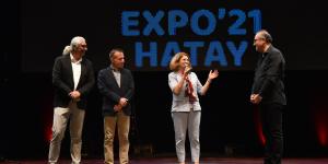 CUMHURİYET YOLUNDA HATAY’DA SAHNE ALDI