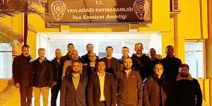 Başkan Yalçın sahuru polislerle yaptı