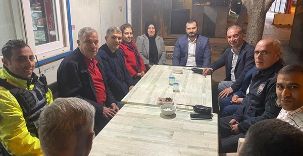 Gönül sofrası polis kontrol noktasında kuruldu