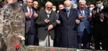 Bahçeli, Alparslan Türkeş’in anıt mezarını ziyaret etti