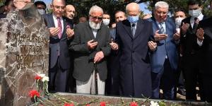 Bahçeli, Alparslan Türkeş’in anıt mezarını ziyaret etti