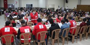 Kızılay’dan Yayladağı’ndaki Yetimlere iftar