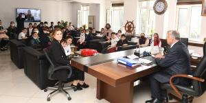 Başkan Yılmaz, öğrencileri Antakya Belediyesi’nde misafir etti