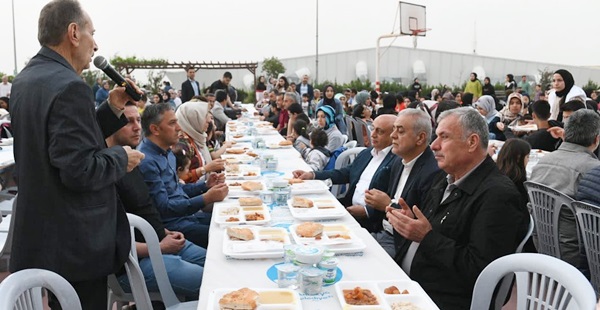 Başkan Yılmaz, ekmeğini İHL’lerle bölüştü