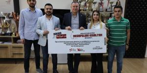 LÜTFÜ SAVAŞ ASKIDA GENÇ BİLET İÇİN BEN DE VARIM DEDİ