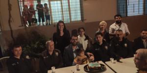 Kavga ihbarına giden polislere sürpriz kutlama