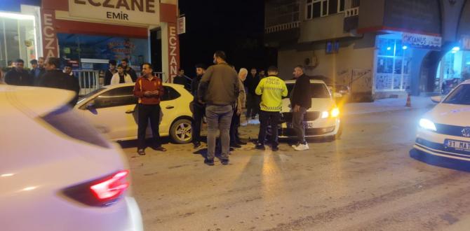 Hatay’da virajı alamayan otomobil park halindeki araçlara çarptı: 3 yaralı