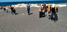Samandağ sahilinde petrol kalıntıları için temizlik çalışması yapıldı