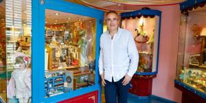 SUNAY AKIN’IN OYUNCAK KOLEKSİYONU HATAY’A GELİYOR