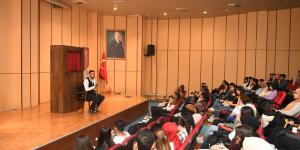 MKÜ’lülerin gösterisi alkışlandı