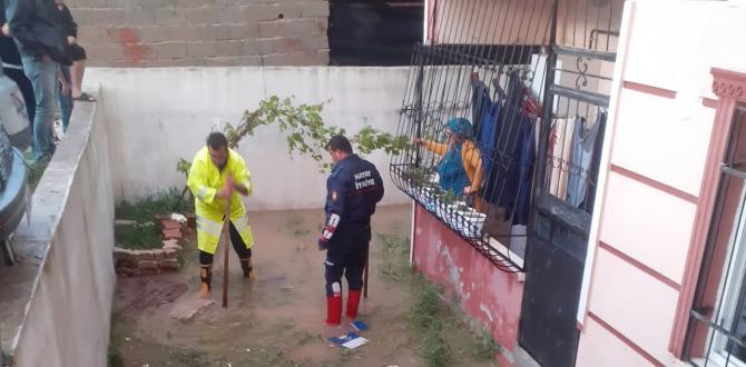 BÜYÜKŞEHİR SU BASKINLARINA ANINDA MÜDAHALE ETTİ
