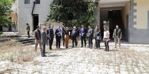 Vali Doğan, tarihi okulda incelemelerde bulundu