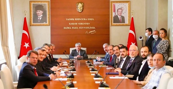 HBB: SAHİPSİZ SOKAK HAYVANLARININ TOPLATILMASI İLÇE BELEDİYELERİN GÖREVİDİR