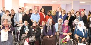 BAŞKAN SAVAŞ ANNELER GÜNÜ’NDE YAŞLILARI UNUTMADI