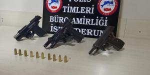 İskenderun’da 3 ruhsatsız silah ele geçirildi