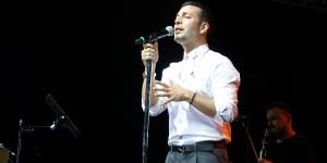 Hatay’da ünlü popçu Oğuzhan Koç sevenleriyle buluştu