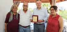 Bayırbucaklılardan Başkan Savaş’a plaket