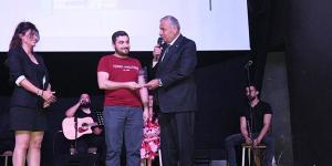 BAŞKAN YILMAZ, ‘EZAN SELA’ ADLI ŞİİRSEL TİYATROYA KATILDI