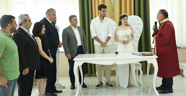 Başkanlar gençlerin mutluluğunu paylaştı