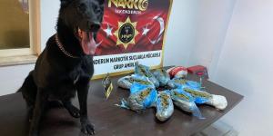 Otomobil lastiğinin içinden uyuşturucu çıktı