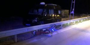 Hatay’da motosiklet bariyere çarptı: 1 ölü, 1 yaralı