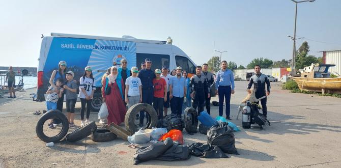 Dalgıçlar denizde, öğrenciler sahilde temizlik yaptı