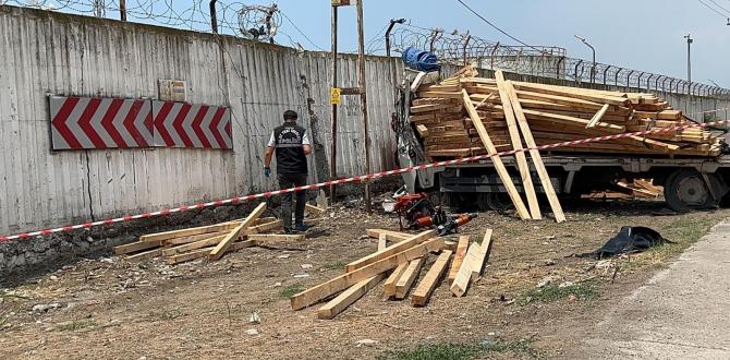 İskenderun’da freni boşalan kamyonet duvara çarptı, sürücü hayatını kaybetti