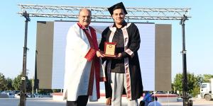 BORAN CAN GÜNER MKÜ TIP FAKÜLTESİNİ BİRİNCİLİKLE BİTİRDİ