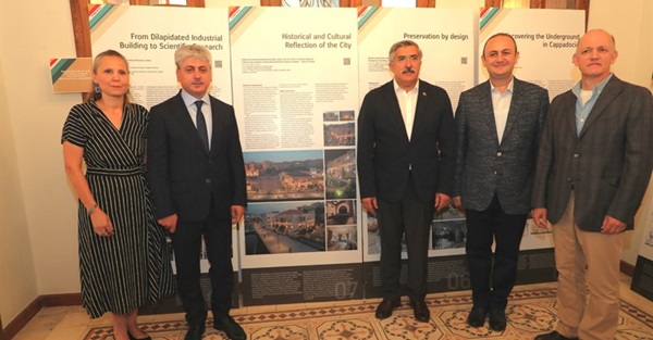 Vali Doğan, sergi açılışına katıldı