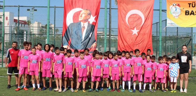 İskenderun’da geleceğin futbolcularına kadın antrenör