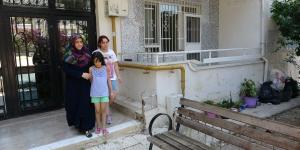 Anneleriyle evden çıkarılan kızlar, maddi durumu iyi olan babalarının ilgisizliğinden şikayetçi