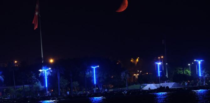 İskenderun’da Yarım Ay kartpostallık manzara oluşturdu